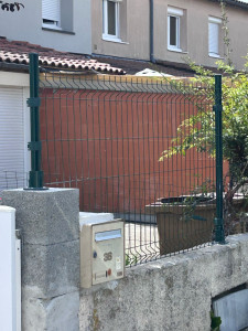 Photo de galerie - Pose grillage sûr murette 