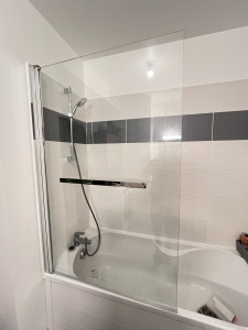 Photo de galerie - La pose d’un parois de douche 