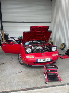 Photo de galerie - Mazda mx5 1995. ma voiture personnel. Entretiens principaux réalisés dessus: vidanges de tout les liquides moteur, freins, filtre à huile, filtre à air. restauration châssis 