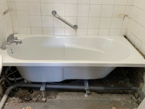 Photo de galerie - Montage d’une baignoire 