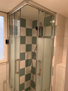 Photo de galerie - Installation cabine douche et penture.