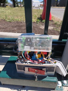 Photo de galerie - Motorisation d’un portail coulissant, avec sécurités 