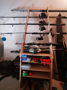 Photo de galerie - Création d'un rangement pour Cannes à pêche et accessoires 