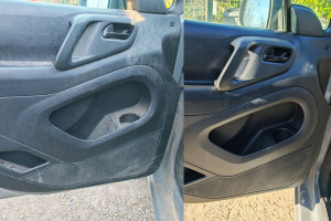 Photo de galerie - Nettoyage panneau de porte