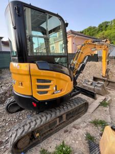 Photo de galerie - Prestation chauffeur mini pelle