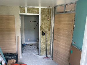 Photo de galerie - Rénovation de cloison avec une porte coulissante