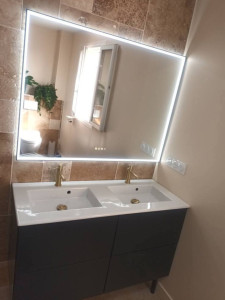Photo de galerie - Pose de meuble , vasque et miroir