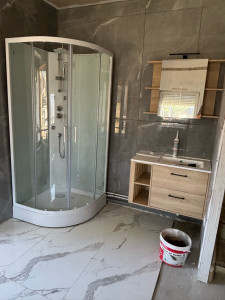 Photo de galerie - Création petite salle de bain de chambre 