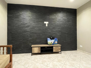 Photo de galerie - Revêtement d’un mur avec des plaquettes du parement. 