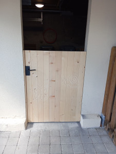 Photo de galerie - Portillon en bois réalisé pour une crèche (Nantes)