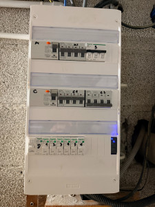 Photo de galerie - Remplacement et mise aux normes d'un tableau électrique en triphasé