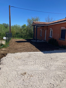 Photo de galerie - Égaliser le sol de jardin et le chemin