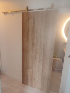 Photo de galerie - Pose d'une porte coulissante pour une salle de bain