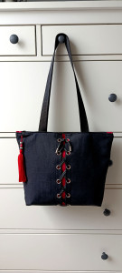 Photo de galerie - Bonjour, je suis autodidacte en couture mais j'adore ça , je fais beaucoup de sacs à main mais je peux aussi faire vos ourlets de pantalons 