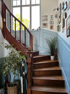 Photo de galerie - Habillage moulure sur rampant d’escalier 