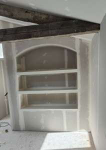 Photo de galerie - Réalisation d'un meuble arrondi en plaque de plâtre.