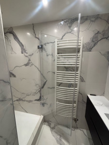 Photo de galerie - Salle de bain pose de vaque à douche pose du sèche serviette 