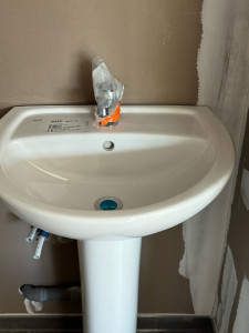 Photo de galerie - Pose de lavabo 