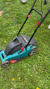 Photo de galerie - Réparation d’une tondeuse  qui a de la bouteille mais qui a rendu sa propriétaire ravis