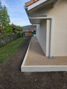 Photo de galerie - Aménagement des abords de maison avec création d’une allée en gravier
