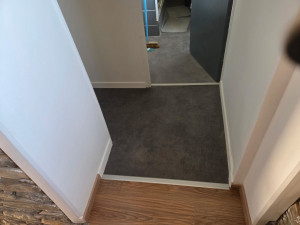Photo de galerie - Pose de lino+ plainte+ barre de seuille  entre la salle  de bain et la chambre