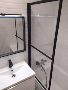 Photo de galerie - Pose carrelage et meuble et installation d'eau chaude et froide 
