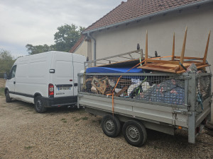 Photo de galerie - Vide maison intégral suite à un décés et une futur vente du bien immobilier 
Camion + remorque = +ou- 18m³ d'encombrants 
Le tout déposer en déchetterie 