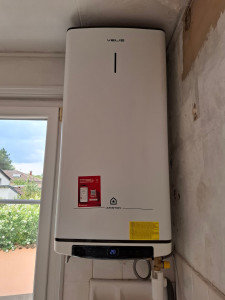 Photo de galerie - Pose d’un chauffe-eau électrique.
la tuyauterie et l'évacuation 