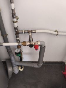 Photo de galerie - Remplacement d’un groupe de sécurité sur installation Aldes T.One et remise en service de l'installation.