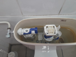 Photo de galerie - Remplacement du robinet d’arrêt WC et du système de chasse d’eau entier 