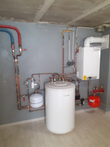 Photo de galerie - Pose d une chaudière murale avec préparateur eau chaude