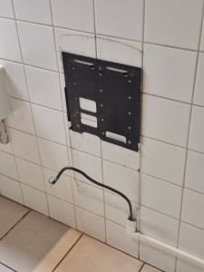 Photo de galerie - Mise en place d'un sèche main.