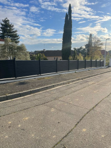 Photo de galerie - Installation clôture en aluminium 