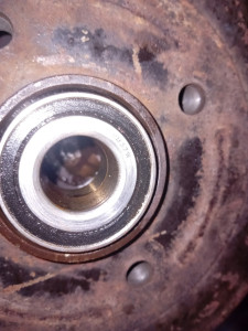 Photo de galerie - Extraction de roulement peugeot 206