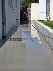 Photo de galerie - Ragréage sur une allée avec divers pentes .