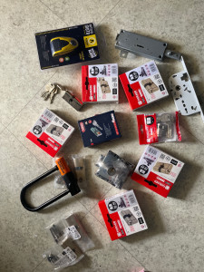 Photo de galerie - Cylindre , serrure , antivol , U , verrou 