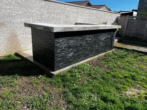 Photo de galerie - Chef d’œuvre réalisé chez moi pour mon CAP, j’ai créé un bar avec la pose de plaquette de parement et un plan de travail en béton armé 