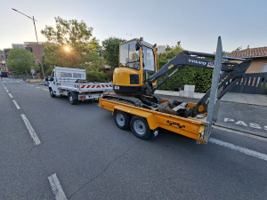 Photo de galerie - Camion 3t5 avec remorque et pelle 2t7