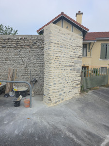 Photo de galerie - Mur ancien  avant Anduit a la chou  maintenant  galle apparent joint fait avec crépis 
