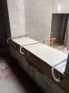 Photo de galerie - Coulage d'un appui de fenêtre en béton