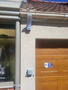 Photo de galerie - Installation detecteur de  presence  et  prise green up de  legrand