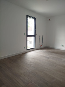 Photo de galerie - Peinture complète : Enduit + Ponçage + Peinture blanche.
Appartement prêt, reste seulement l'électricité.
Travail propre et soigné -