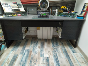 Photo de galerie - Réalisation d'un bureau sur mesure en métal (Soudure)