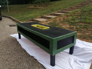 Photo de galerie - Réparation d’une table avec « bac à glaçon » en son centre 