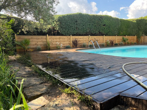 Photo de galerie - Plantation de végétaux jardinière autour de la piscine. 