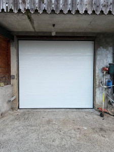 Photo de galerie - Pose de porte de garage motorisé 