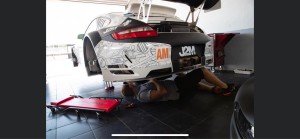 Photo de galerie - Préparation course sur Porsche 997 RSR 