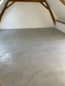 Photo de galerie - Réalisâtion d’un béton ciré au sol