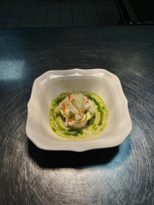 Photo de galerie - Cabillaud saumuré, crème d’oignons au cidre et fenouil fumé 