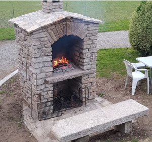 Photo de galerie - Barbecue en pierre
